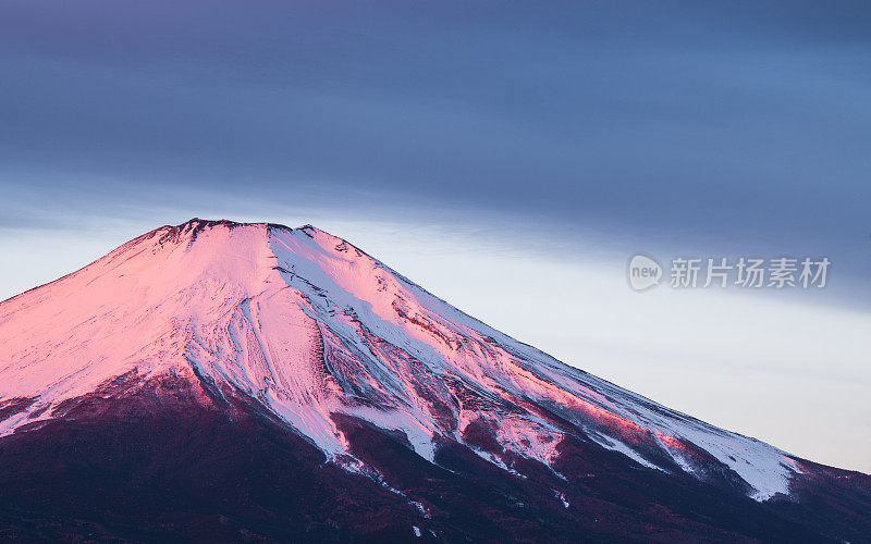 富士山日落的特写镜头