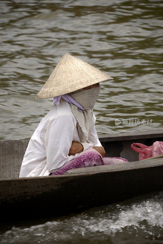 船上的越南妇女