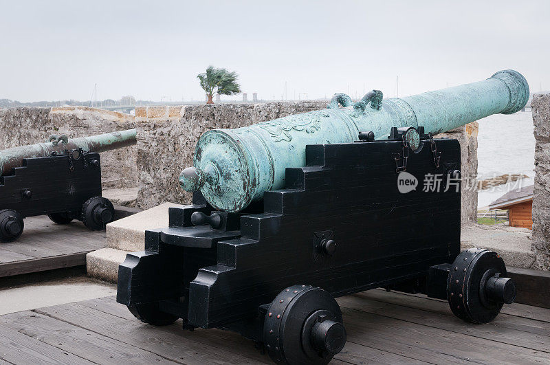 佛罗里达圣奥古斯丁圣马科斯城堡的旧大炮
