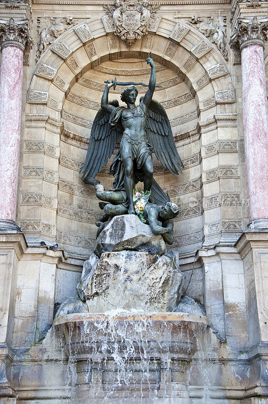 圣米歇尔喷泉，巴黎。