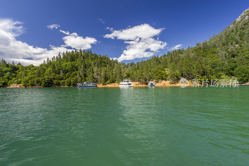加州沙士达山湖