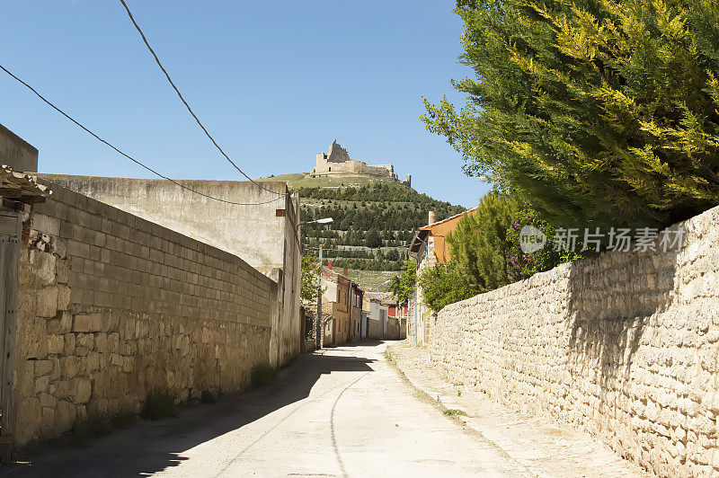 卡斯特罗杰里兹村的街道，圣詹姆斯路