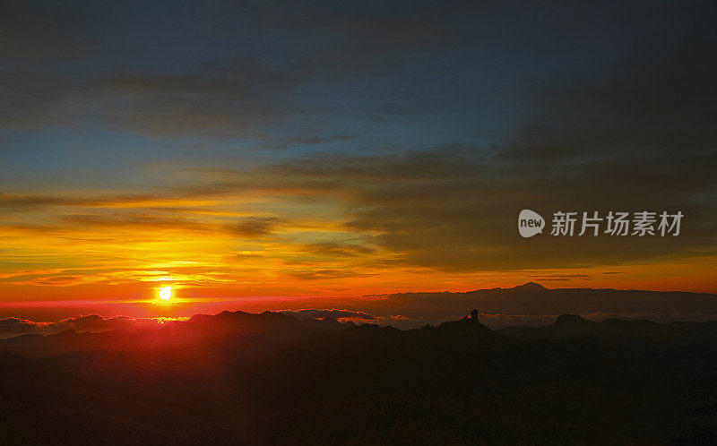 夕阳山景观