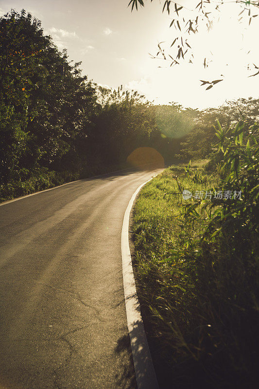 蜿蜒的道路