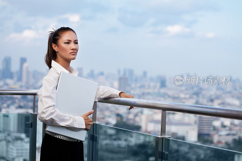 成功的年轻女商人