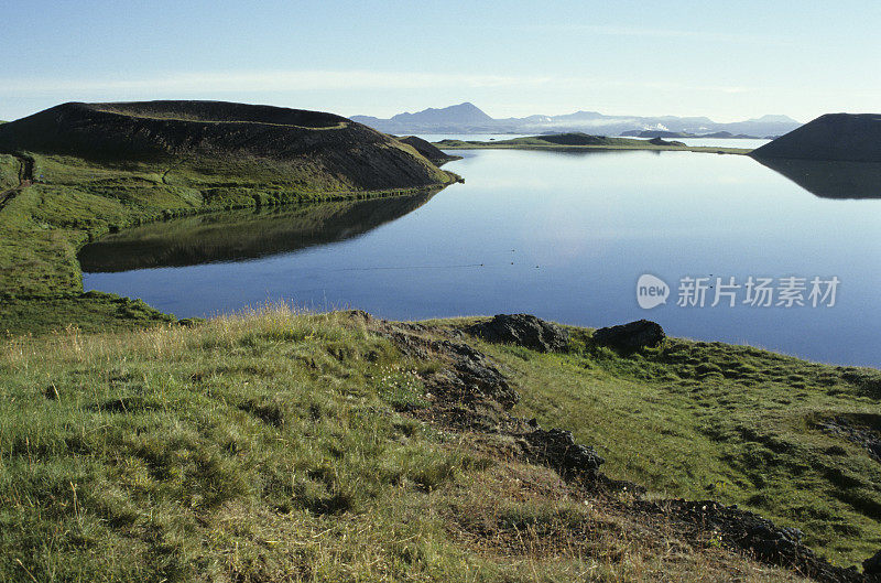 冰岛北部密凡湖的火山口