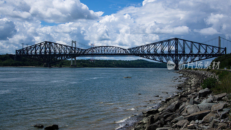 历史上著名的悬索桥，魁北克市，加拿大，圣罗兰河