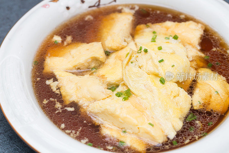 鸡蛋豆腐汤是很受欢迎的中国食物