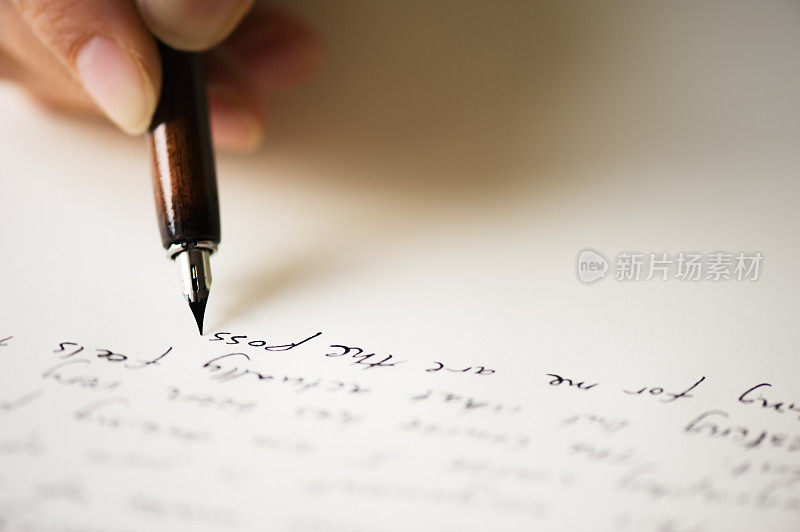 写一封信的钢笔的特写