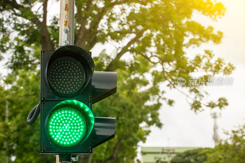 绿色交通信号灯