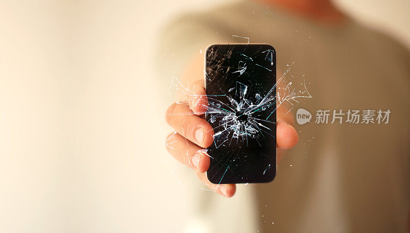 现代手机手机屏幕破碎和损坏。手机崩溃了。设备毁坏