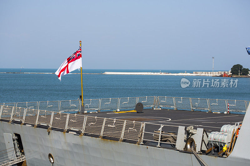 战舰的直升机甲板。战舰直升机甲板。一艘军舰的特写。
