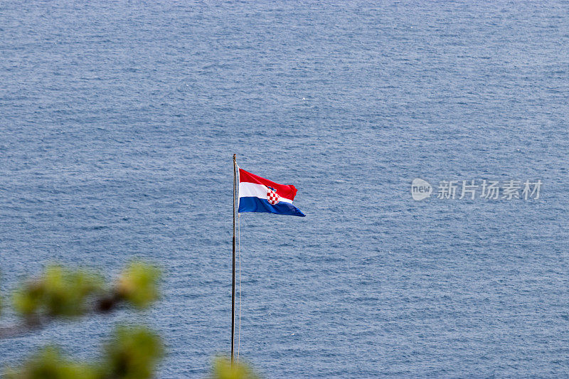 亚得里亚海上的克罗地亚国旗