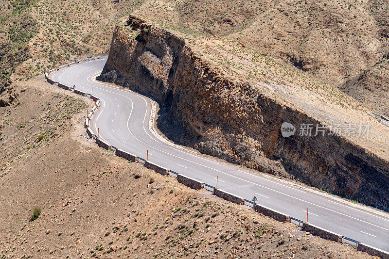 山中空曲路