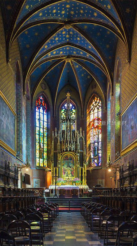 波兰克拉科夫圣方济各阿西西教堂的哥特式内部