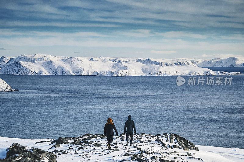 探索北极:在冰上徒步旅行