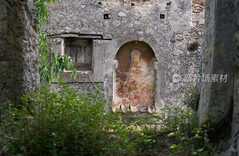 意大利阿布鲁佐洛卡卡萨尔的老房子废墟