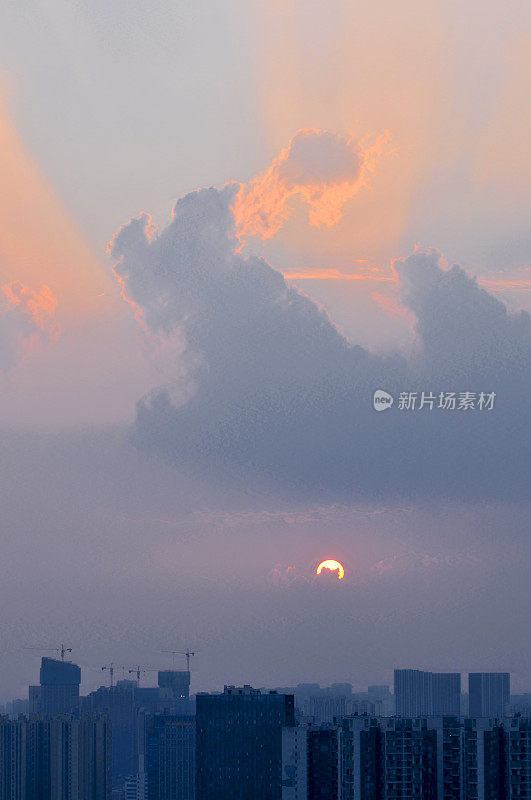 城市天际线在日出，成都，中国