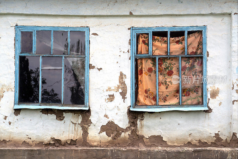 废弃房屋的木窗