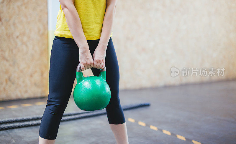 锻炼与kettlebell