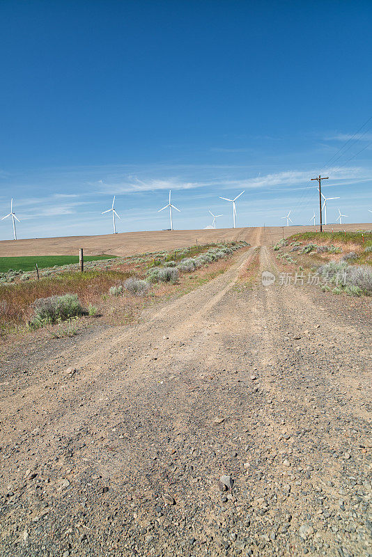 俄勒冈州风电场的土路