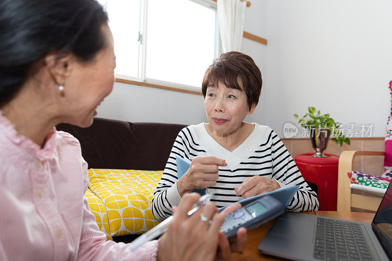 高级女性和未来规划顾问