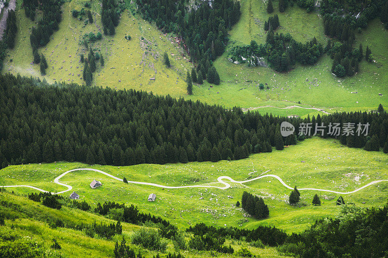 瑞士的小山村和风景如画的步道