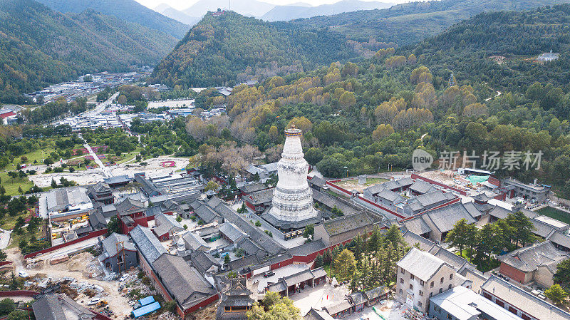 中国五台山塔元寺的巨大白塔