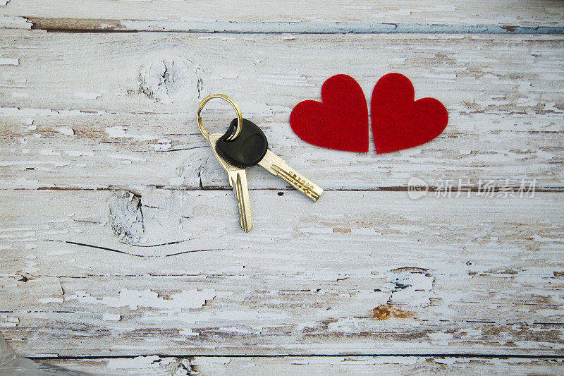 带心形的钥匙。情人节礼物