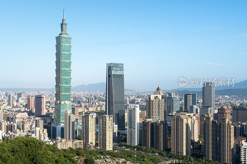 台北市景在阳光明媚的一天，台湾