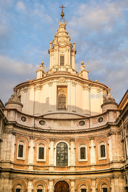 位于罗马市中心的巴洛克风格的圣伊沃教堂