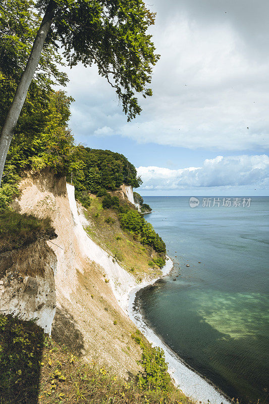 从波罗的海Rügen岛的白垩岩海岸眺望