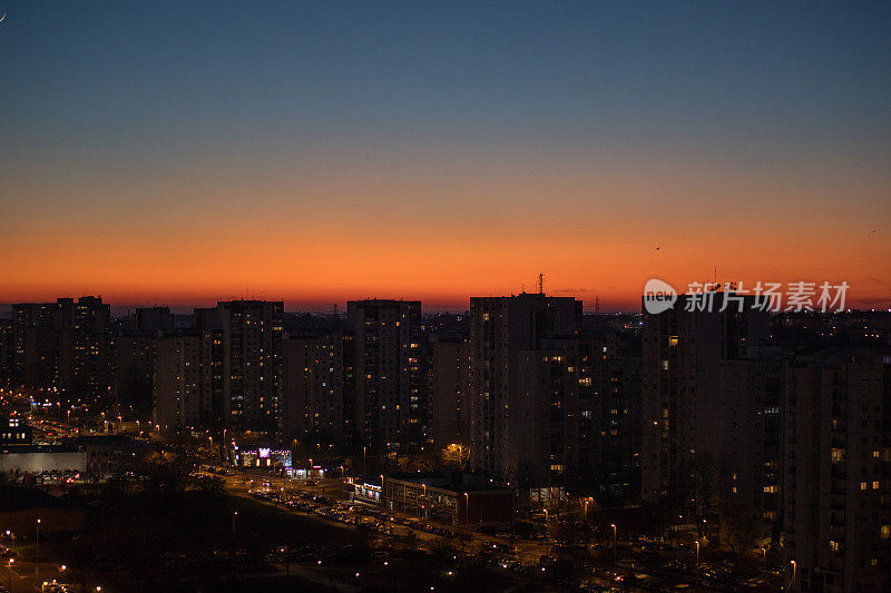 贝尔格莱德，塞尔维亚，夜晚的城市景观