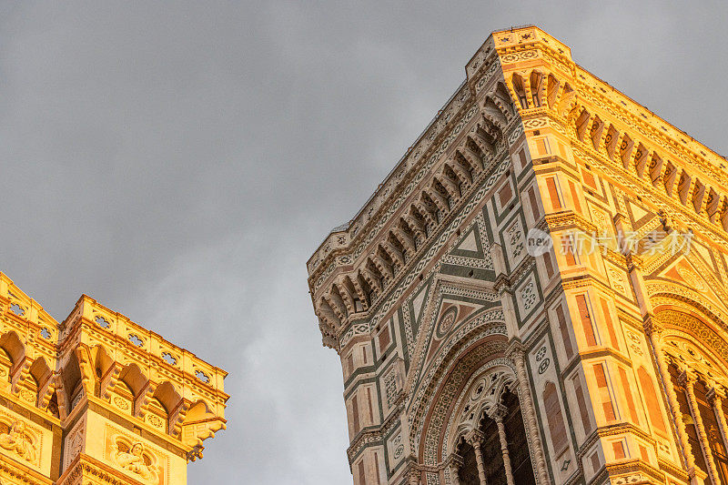 意大利托斯卡纳的佛罗伦萨大教堂广场上的乔托钟楼