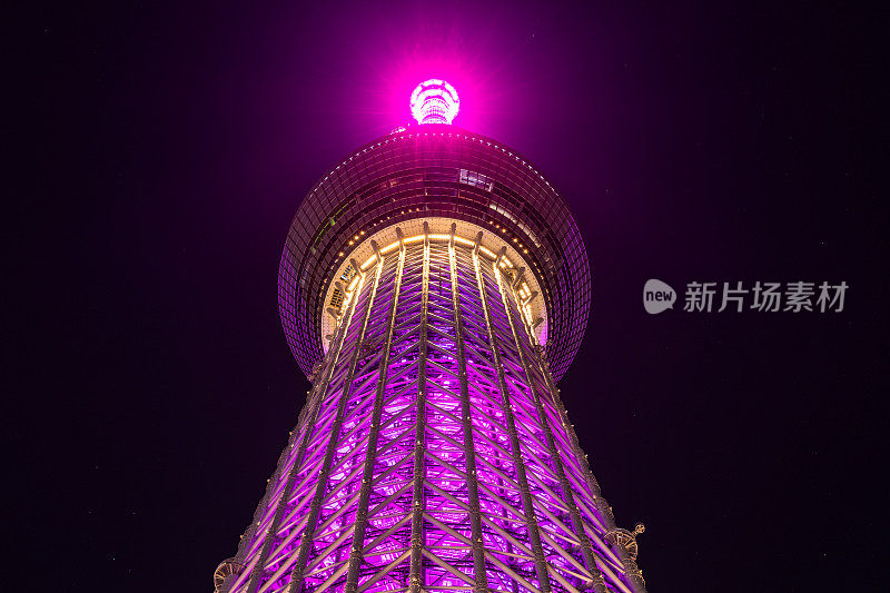 仰望东京天空树塔