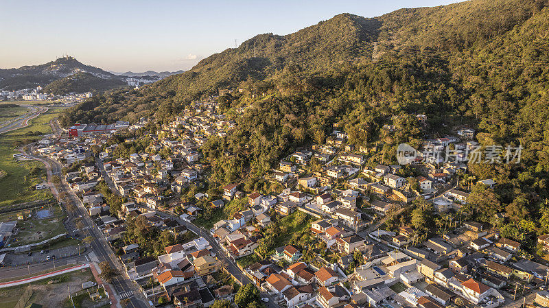 山区、海区公路、居民楼