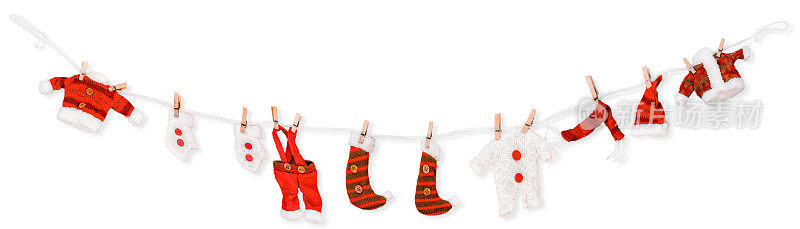 圣诞老人的玩具衣服挂在绳子上