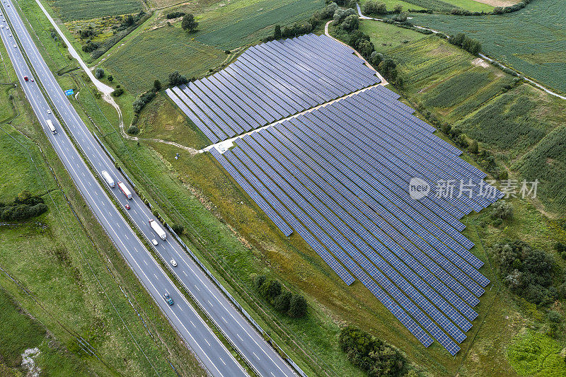 太阳能发电厂和高速公路