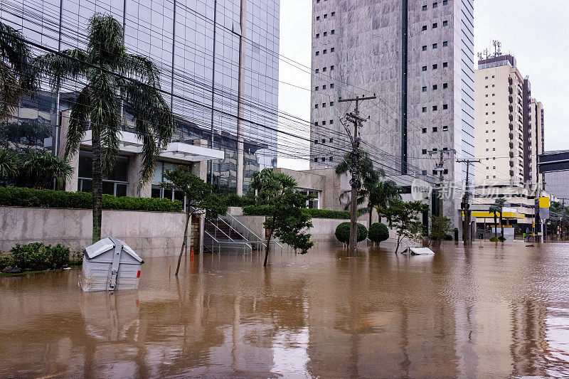 气候灾难使阿雷格里港市中心陷入瘫痪