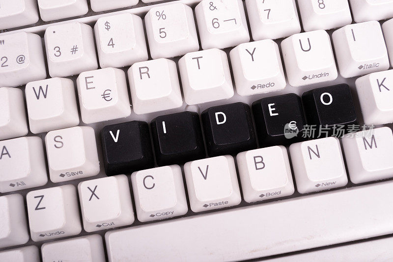 Word视频是用电脑键盘上的黑键写的。