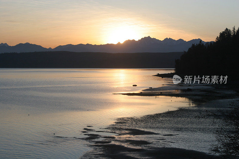 奥运山后的日落