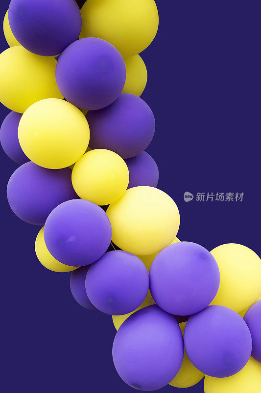 紫色和黄色的气球