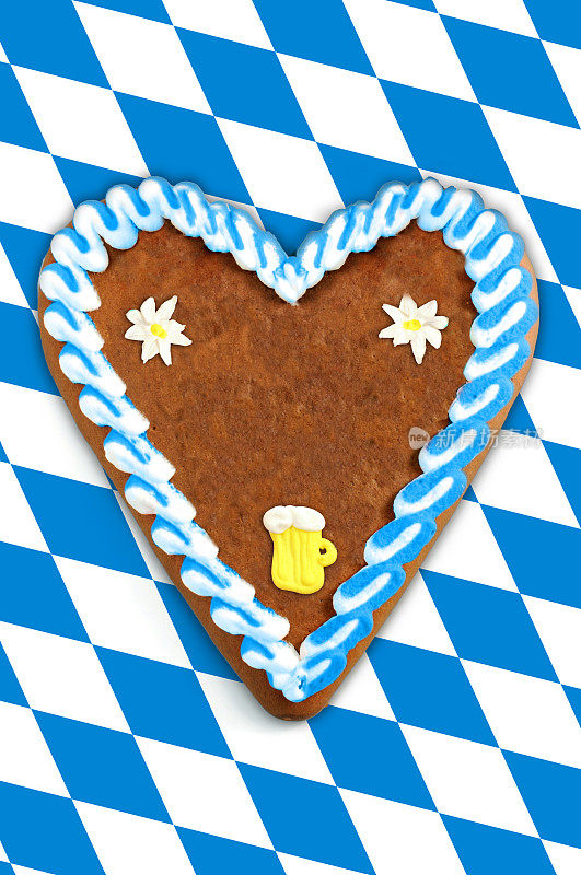 啤酒节姜饼心蛋糕，上面印着巴伐利亚国旗