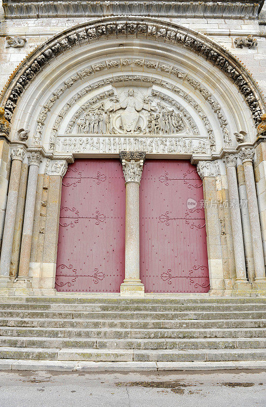 韦采莱大教堂的正门