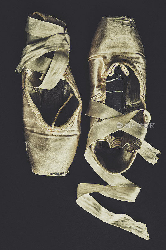 旧的芭蕾舞鞋