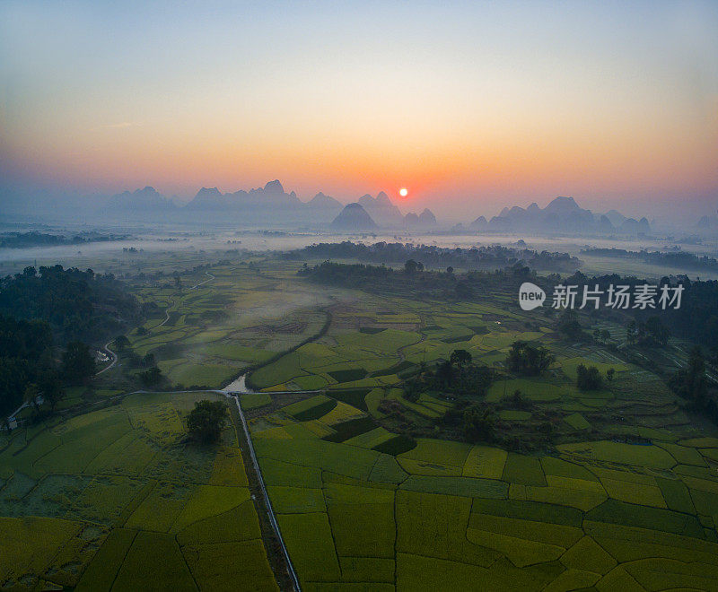 日落时分的农田，中国桂林阳朔