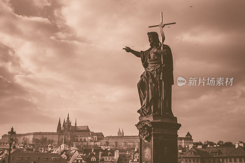 布拉格，查尔斯桥上的施洗约翰雕像