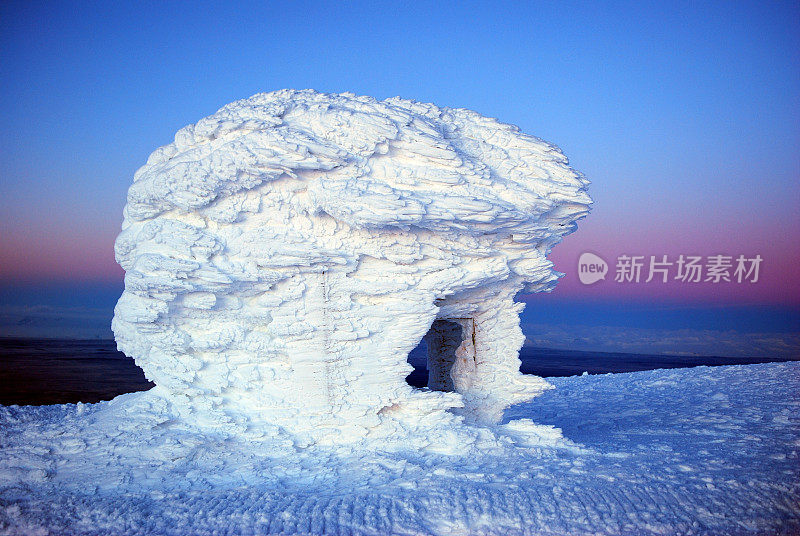 自然雪雕塑