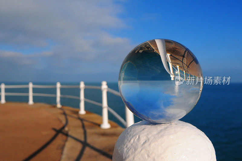 英国玻璃球和防波堤