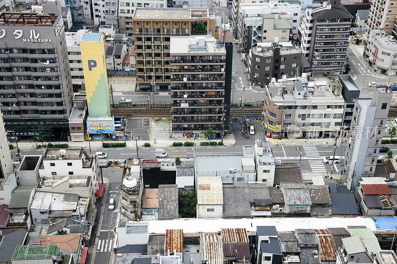 日光下的大阪城景，高楼大厦，日本